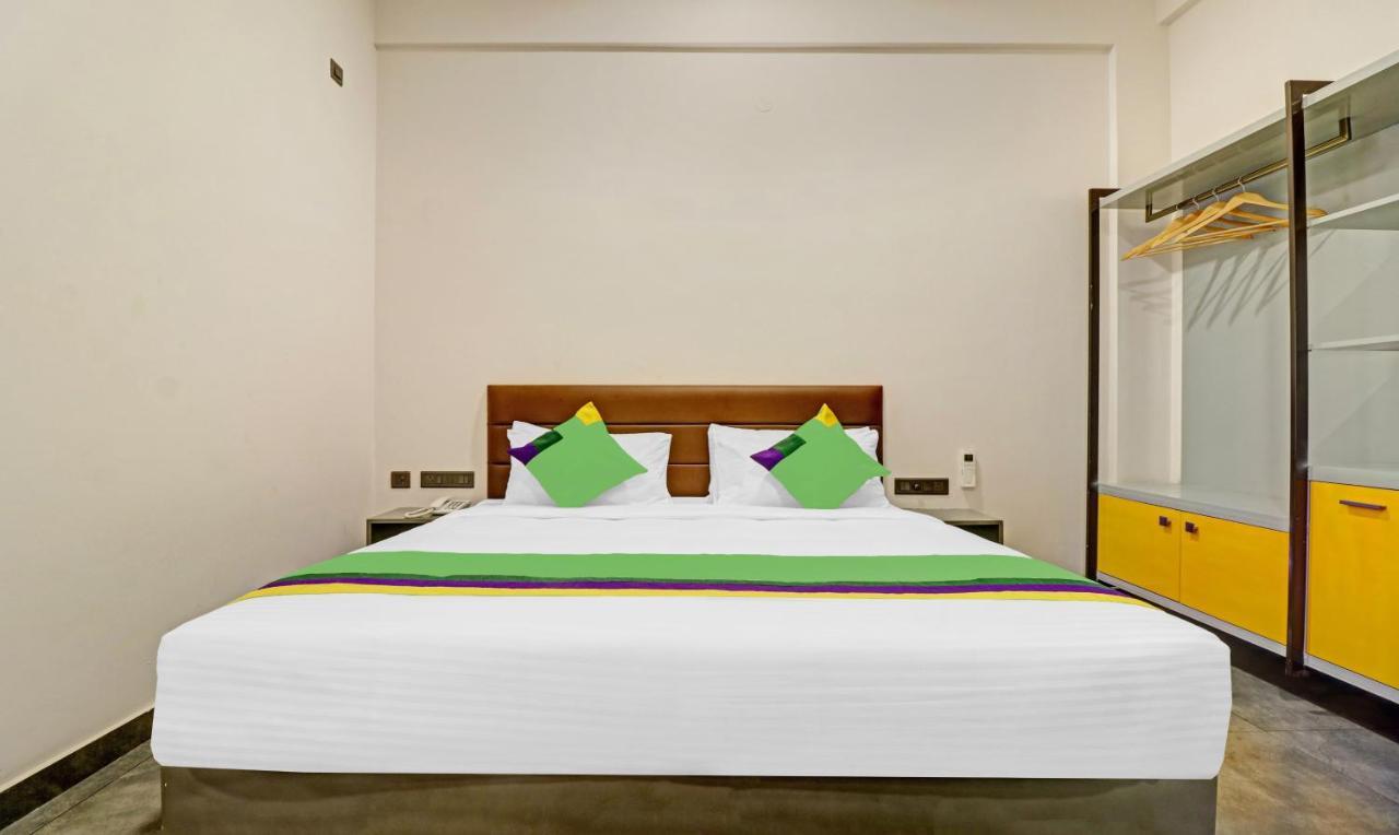 Treebo Grand Vistara Airport Suites Kochi Exterior foto